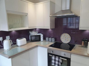 Lovely 1 Bedroom - Free Parking
